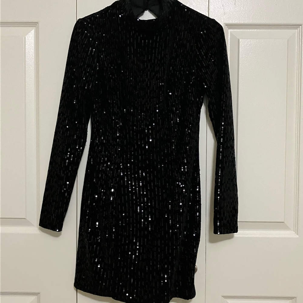 NWOT Francesca’s Ellie Mock Neck Sequin Long Sleeve Mini Dress in S 🪩 - Picture 8 of 8